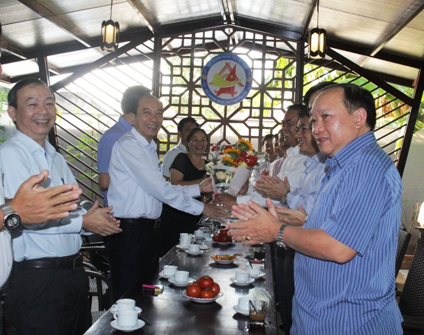 Dak Lak Young Entrepreneurs’ Association introduces Honorary Chairman