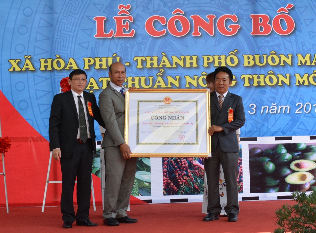 Lễ công bố xã Hòa Phú đạt chuẩn nông thôn mới