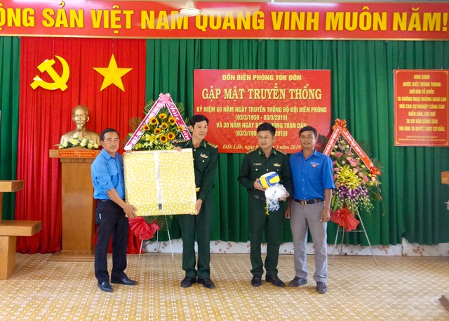 Đồn Biên phòng Yok Đôn tổ chức tọa đàm gặp mặt truyền thống