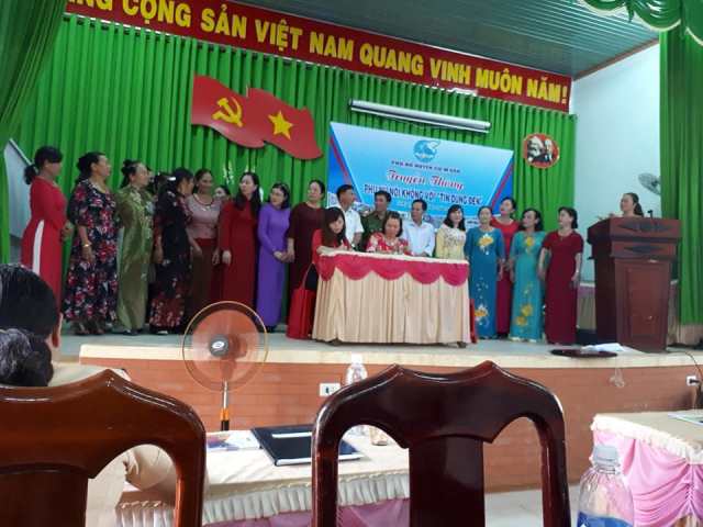 Hội LHPN huyện Cư M’gar tổ chức buổi truyền thông  “Phụ nữ nói không với tín dụng đen” năm 2019