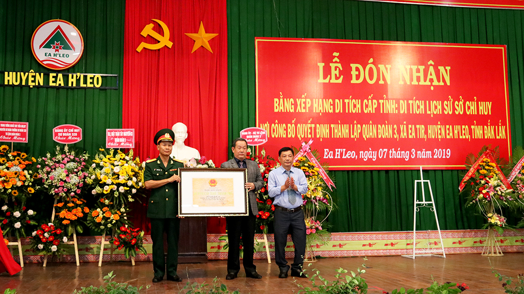 Lễ đón nhận Bằng xếp hạng di tích cấp tỉnh Di tích lịch sử Sở chỉ huy - Nơi công bố quyết định thành lập Quân đoàn 3, xã Ea Tir, huyện Ea H’Leo