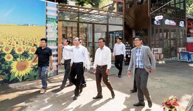 Lãnh đạo tỉnh kiểm tra tại Đường sách cà phê Buôn Ma Thuột