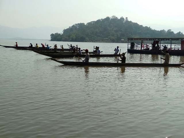 Huyện Lắk tích cực tập luyện sẵn sàng cho ngày Hội Đua thuyền Độc Mộc năm 2019