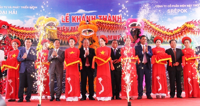 Phó Thủ tướng Thường trực Chính phủ Trương Hòa Bình dự khánh thành cụm Nhà máy Điện mặt trời