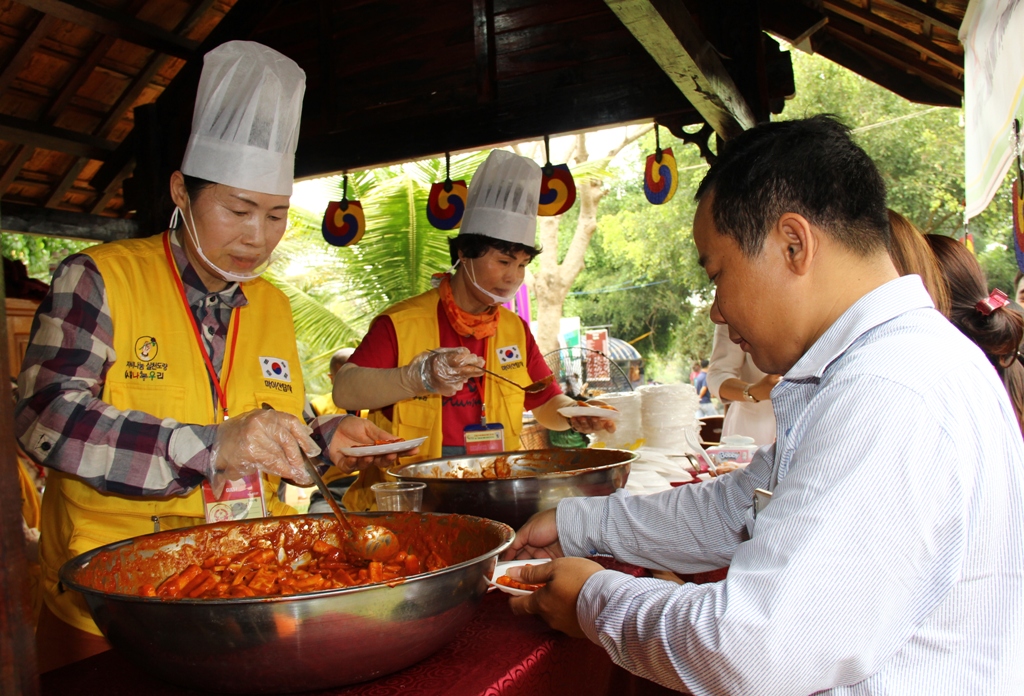 Organizing featured activities at the Central Highlands Cuisine Competition