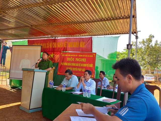 Ban Dân vận Huyện ủy huyện Buôn Đôn tổ chức đợt phát động quần chúng bảo vệ An ninh Tổ quốc và tuyên truyền pháp luật tại địa bàn xã Ea Bar.