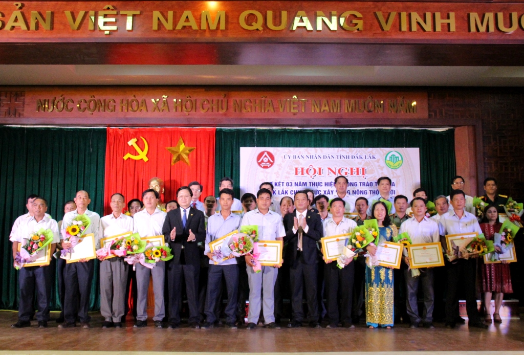 Sơ kết 3 năm thực hiện phong trào thi đua “Đắk Lắk chung sức xây dựng nông thôn mới”