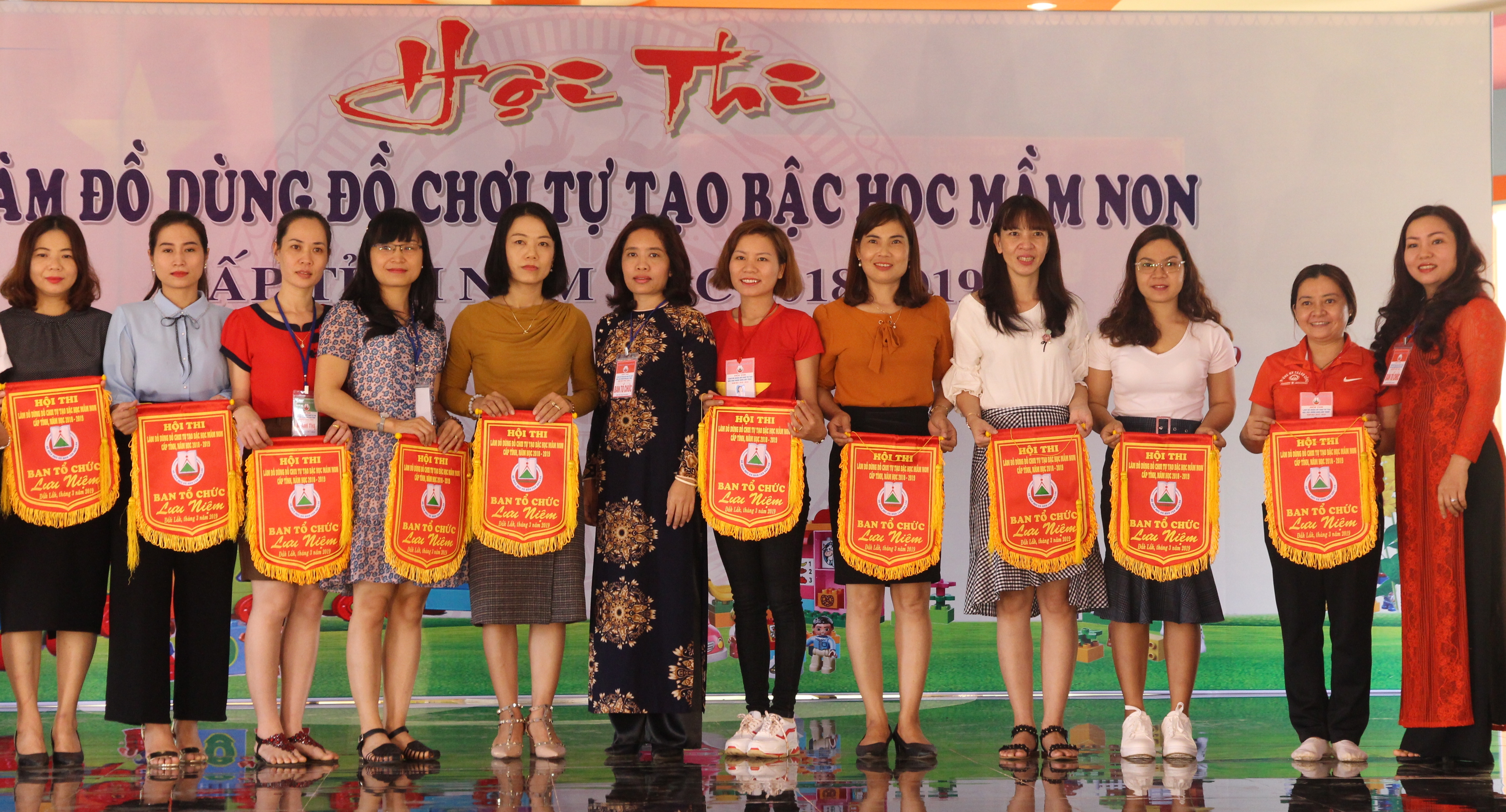 Hội thi làm đồ dùng đồ chơi tự tạo bậc học mầm non cấp tỉnh