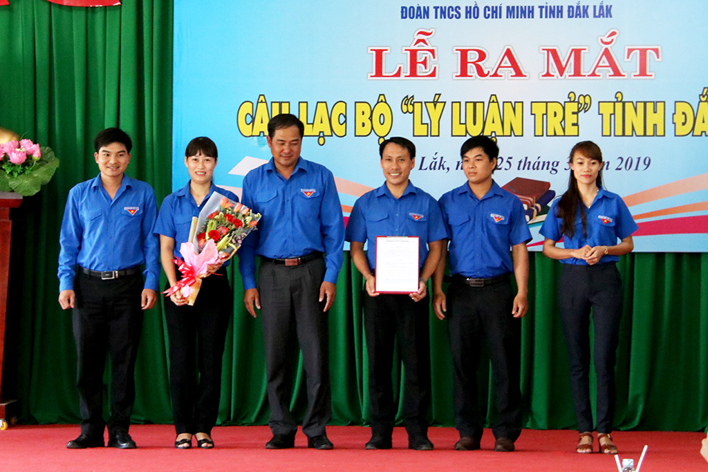 Ra mắt Câu lạc bộ Lý luận trẻ tỉnh Đắk Lắk