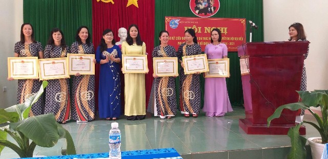 Hội LHPN thị xã Buôn Hồ tổ chức Hội nghị sơ kết giữa nhiệm kỳ 2016-2021