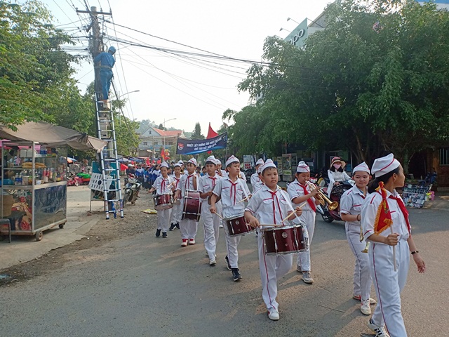 Huyện Lắk diễu hành hưởng ứng Giờ Trái đất năm 2019