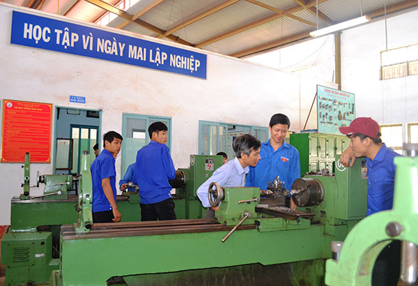 Báo cáo sơ kết 05 năm thực hiện Chỉ thị 37-CT/TW về tăng cường sự lãnh đạo của Đảng đối với công tác đào tạo nhân lực có tay nghề cao.