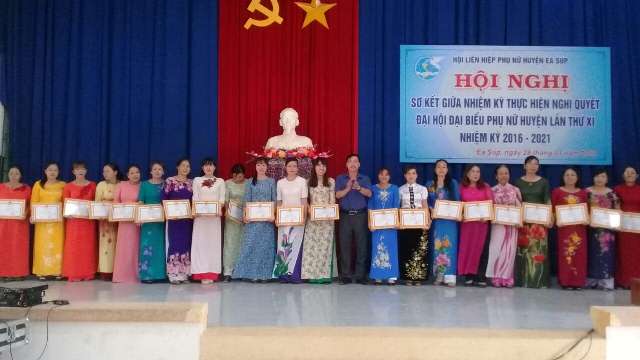 Hội LHPN huyện Ea Súp tổ chức sơ kết giữa nhiệm kỳ 2016 - 2021