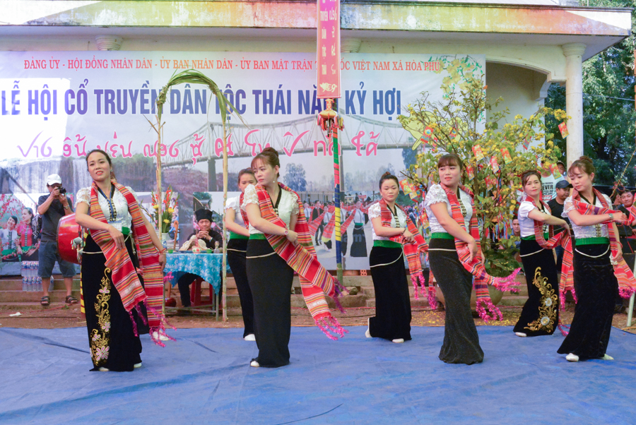 Báo cáo về tổng kết 10 năm thực hiện chiến lược phát triển văn hóa đến năm 2020