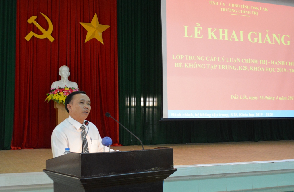 Khai giảng lớp Trung cấp Lý luận Chính trị - Hành chính hệ không tập trung K28