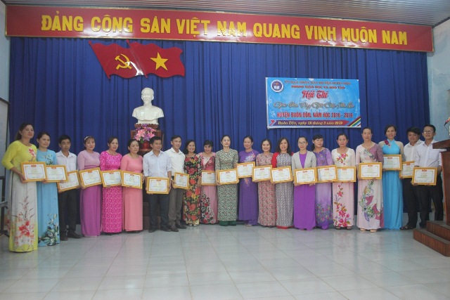 Huyện Buôn Đôn bế mạc Hội thi giáo viên dạy giỏi bậc Tiểu học năm học 2018 – 2019