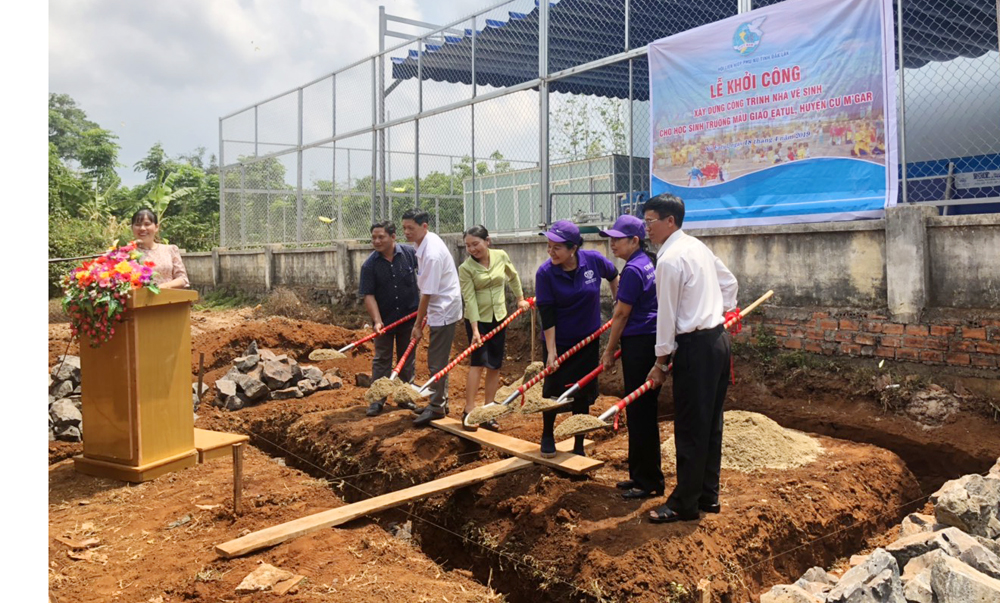Hội LHPN tỉnh  xây dựng nhà vệ sinh an toàn cho trẻ em  tại xã Ea Tul, huyện Cư M’gar