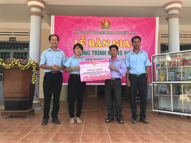 Huyện Lắk bàn giao công trình măng non và tủ sách yêu thương năm học 2018 - 2019