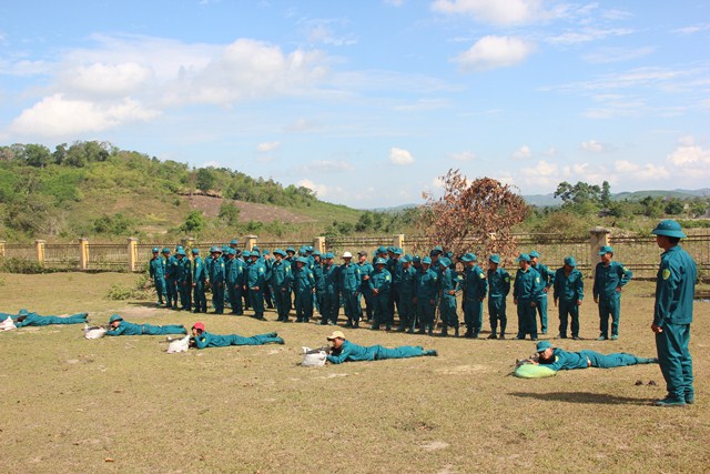 Cụm huấn luyện số V - Ban Chỉ huy Quân sự huyện Krông Bông tổ chức huấn luyện cho lực lượng Dân quân cơ động năm thứ II trở đi.
