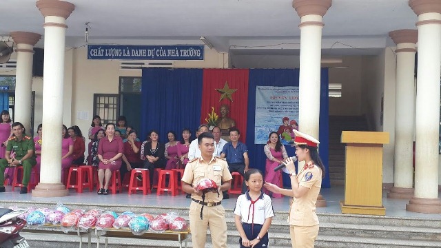 Truyền thông về an toàn giao thông cho học sinh Trường Tiểu học Nguyễn Bá Ngọc