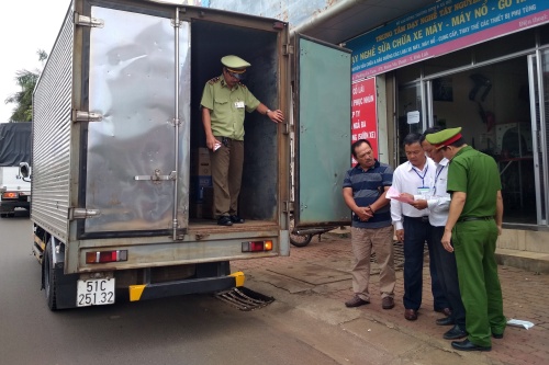 Chi hỗ trợ đối với cán bộ, công chức được phân công kiểm tra, đánh giá các văn bản, tài liệu trong hồ sơ xử phạt hành chính