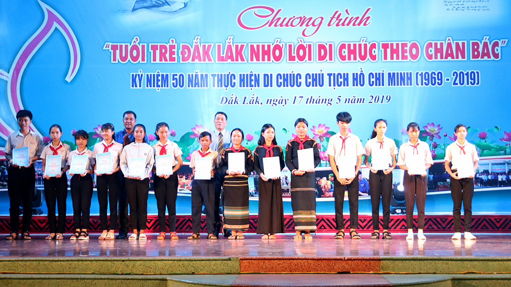 Chương trình “Tuổi trẻ Đắk Lắk nhớ lời di chúc theo chân Bác”