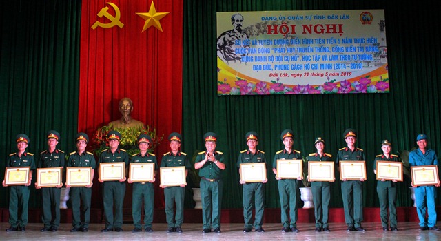 Sơ kết và tuyên dương điển hình tiên tiến 5 năm thực hiện Cuộc vận động “Phát huy truyền thống, cống hiến tài năng, xứng danh bộ đội Cụ Hồ”