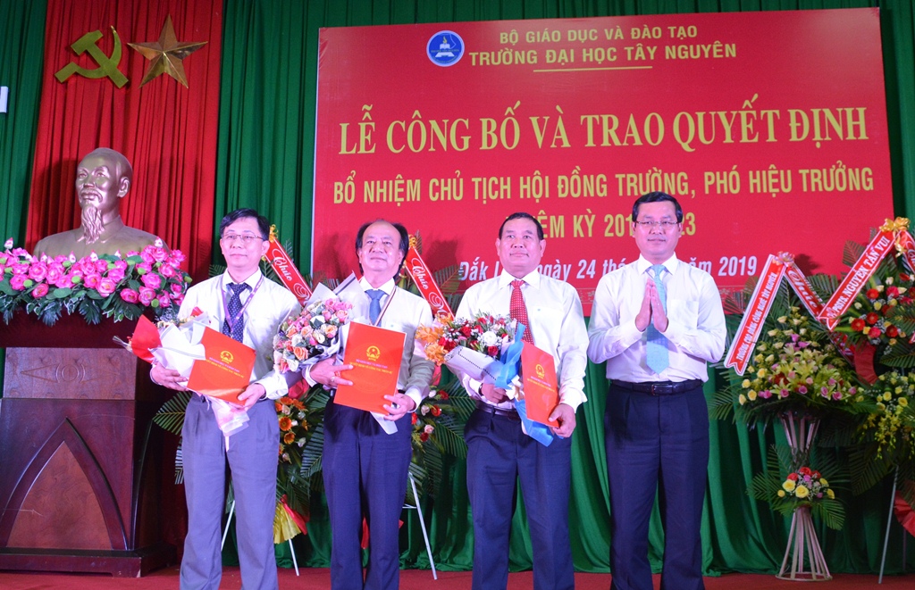 Bổ nhiệm Chủ tịch Hội đồng trường và các Phó Hiệu trưởng Trường Đại học Tây Nguyên