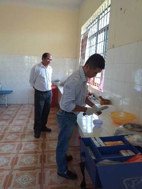 Hội Liên hiệp phụ nữ thị xã Buôn Hồ giám sát việc triển khai thực hiện vệ sinh an toàn thực phẩm