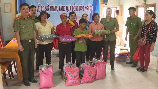 Nghĩa tình của những tấm lòng hảo tâm gửi đến các buôn làng Đắk Lắk