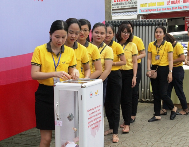 Khai trương thùng quỹ nhân đạo hệ thống Bưu điện tỉnh Đắk Lắk