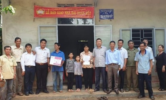 UBMTTQVN huyện Cư Kuin trao nhà Đại đoàn kết tại xã Ea Ktur