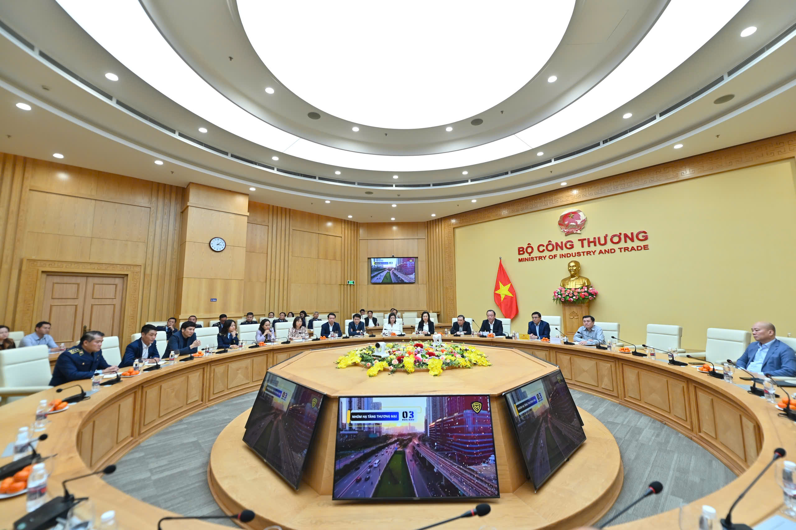 Nỗ lực ổn định thị trường, thúc đẩy phát triển tiêu dùng trong nước