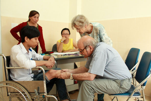 Khám sàng lọc miễn phí dị tật cơ xương khớp – Sẹo bỏng cho trẻ em tỉnh Đắk Lắk