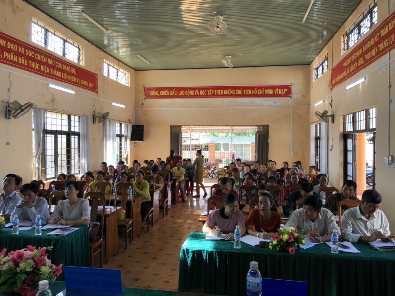 Xã Cư Mốt đối thoại với cán bộ, hội viên phụ nữ