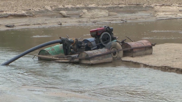 Huyện M’Đrắk tăng cường xử lý các hành vi khai thác, vận chuyển cát trái phép trên địa bàn