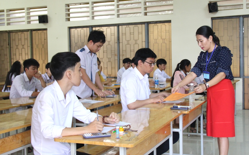 Buổi thi môn Toán Kỳ thi THPT Quốc gia năm 2019: Thí sinh nhận định đề thi vừa sức với học sinh