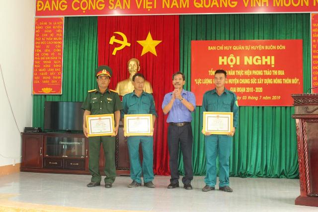 Tổng kết 10 năm thực hiện phong trào thi đua “Lực lượng vũ trang huyện Buôn Đôn chung sức xây dựng nông thôn mới”