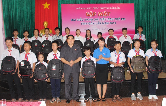 Đoàn đại biểu Quốc hội tỉnh gặp mặt đại biểu tham dự Diễn đàn trẻ em năm 2019