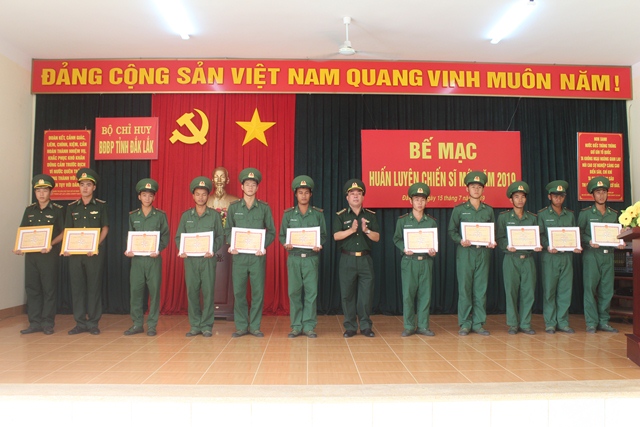 Bộ đội Biên phòng tỉnh bế giảng huấn luyện chiến sỹ mới năm 2019