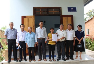 Tặng nhà tình nghĩa cho nạn nhân chất độc da cam