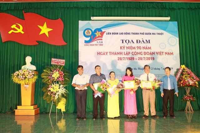 Liên đoàn Lao động thành phố Buôn Ma Thuột tọa đàm kỷ niệm 90 năm thành lập Công đoàn Việt Nam