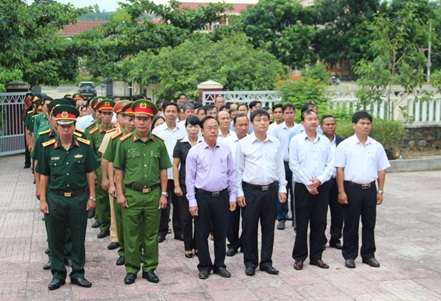 Huyện M’Đrắk viếng nghĩa trang liệt sỹ nhân Kỷ niệm 72 năm ngày Thương binh Liệt sỹ