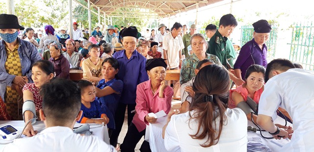 Hơn 500 người dân biên giới được khám và cấp phát thuốc miễn phí