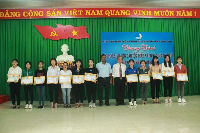 Huyện Buôn Đôn: Gặp mặt sinh viên dân tộc thiểu số có học lực khá, giỏi năm 2019
