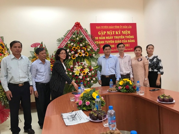 Thường trực Tỉnh ủy chúc mừng Ngày truyền thống ngành Tuyên giáo của Đảng