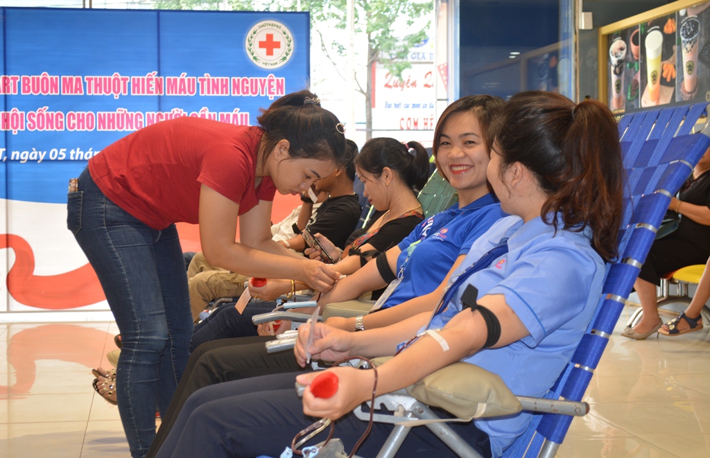 Tuổi trẻ Co.opmart Buôn Ma Thuột tham gia hiến máu tình nguyện