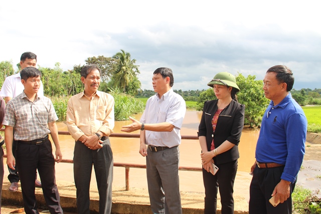 Lãnh đạo UBND tỉnh kiểm tra thực tế công tác ứng phó mưa lũ tại huyện Buôn Đôn