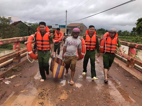 Công an Đắk Lắk xung kích tham gia ứng phó, khắc phục thiên tai