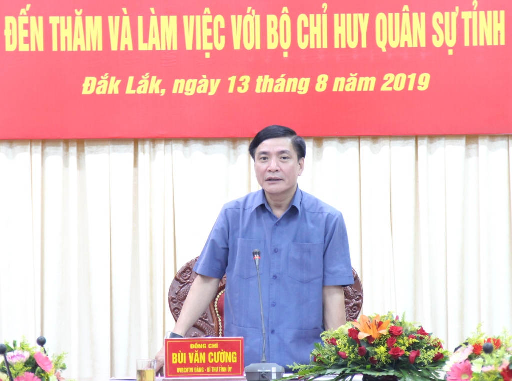 Đoàn công tác của Tỉnh ủy làm việc với Bộ Chỉ huy Quân sự tỉnh